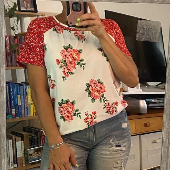 IVORY-PINK/CHERRY red -WINE red + white ROUND NECK FLORAL CONTRAST RAGLAN TOP - Picture 2 of 16